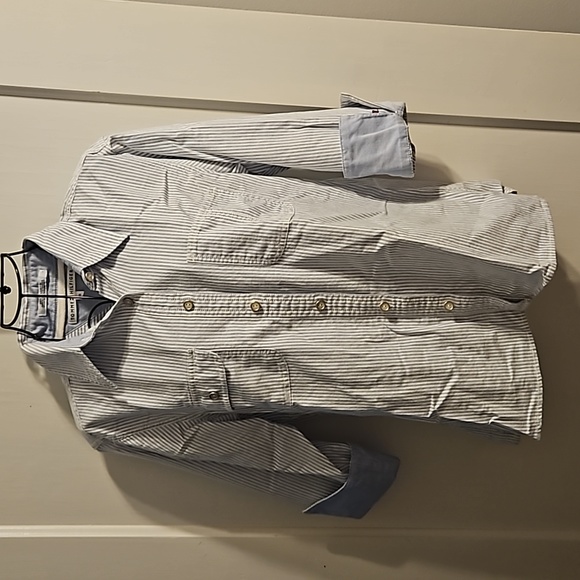 Classic Tommy Hilfiger shirt. Size 8 - Picture 5 of 6